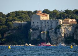 Fort Royal si trova sull'isola di Sainte-Marguerite, arcipelago delle Lerins al largo di Cannes