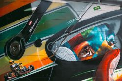 Il murale dedicato ad Ayrton Senna realizzato dall'artista Kobra all'autodromo di Imola - © MAICC