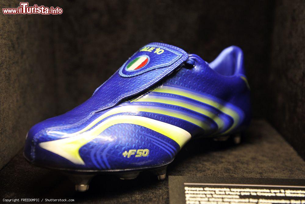 Immagine Anche una scarpetta indossata da Alessandro del Piero al Museo del calcio di Casa Milan - © FREEDOMPIC / Shutterstock.com
