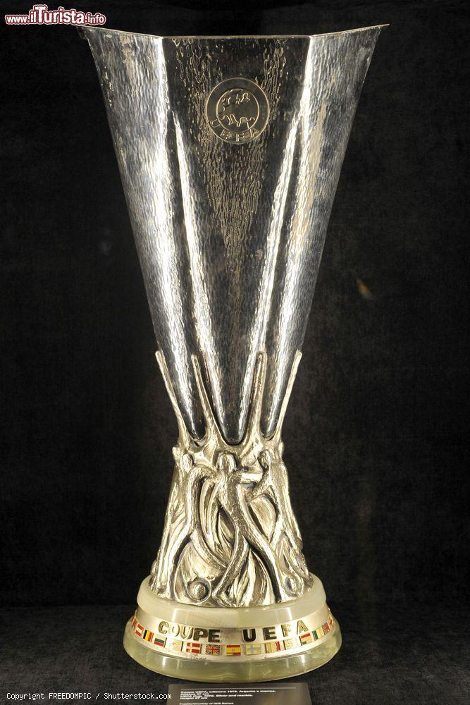 Immagine Una Coppa Uefa esposta al Museo di Casa Milan. La squadra rossonera non ha mai vinto questo trofeo - © FREEDOMPIC / Shutterstock.com
