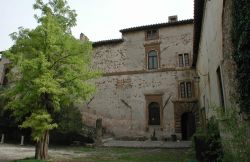 Coorte a fianco del Castello di Lunghezza a Roma