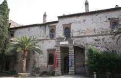 Le mura antiche del Castello di Lunghezza, fortezza che si trova alla periferia di Roma - © www.castellodilunghezza.it/