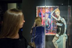 Visitatori alla mostra sui tatuaggi ospitata al Museo di Arte Orientale a Torino, Piemonte - © Stefano Guidi / Shutterstock.com