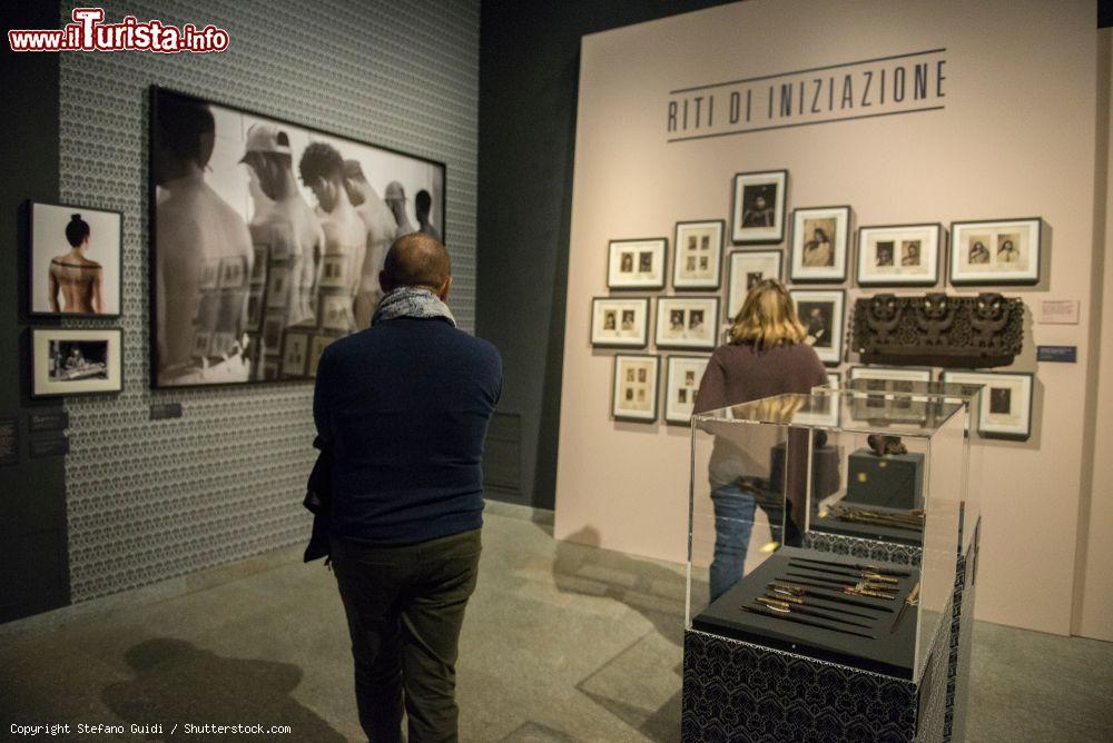Immagine Una sala del Museo di Arte Orientale a Torino (Piemonte) con la mostra dedicata ai tatuaggi e alla loro storia - © Stefano Guidi / Shutterstock.com