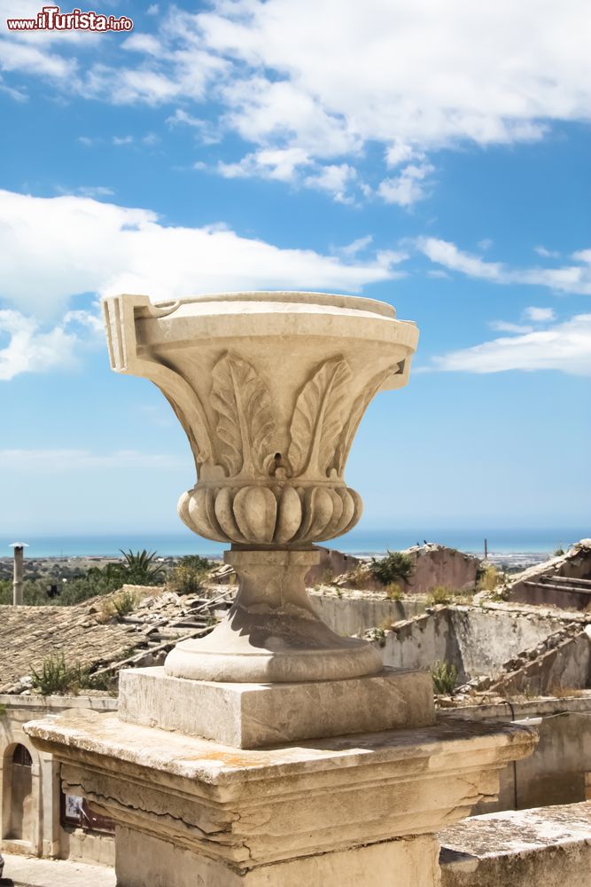 Immagine Dettaglio architettonico al castello di Donnafugata, Sicilia.
