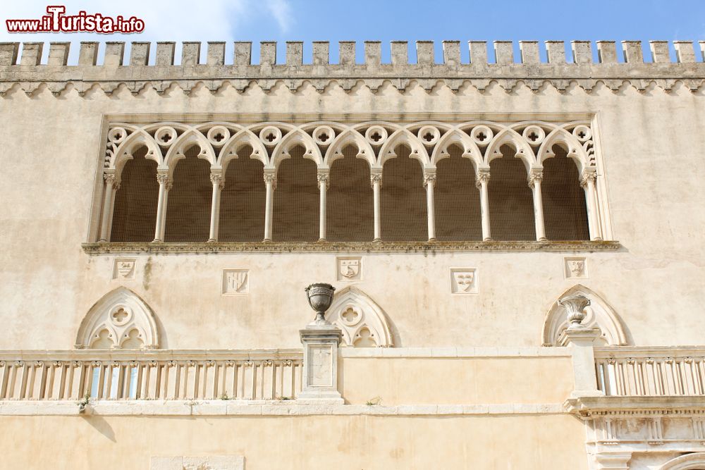 Immagine La facciata barocca del castello di Donnafugata, Sicilia, location per la serie TV Montalbano.