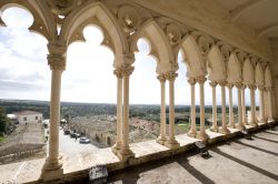 La splendida veduta che si ammira dal castello di Donnafugata, Ragusa (Sicilia). Suddiviso in tre piani, il maniero è costituito da oltre 120 sale di cui solo una ventina fruibili al ...