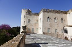 Uno scorcio del castello di Donnafugata, provincia di Ragusa (Sicilia). Si tratta di una sontuosa dimora nobiliare del tardo '800 - © Daniela Migliorisi / Shutterstock.com