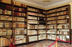 Uno scorcio della biblioteca di Casa Leopardi a Recanati, Macerata (Marche): accoglie più di 20 mila volumi.

