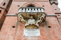 Targa ricordo della visita di Vittorio Emanuele II° al castello di Brolio, Toscana. Nel 1863 il primo re d'Italia si recò nel maniero per salutare il barone Bettino Ricasoli - DiegoMariottini ...