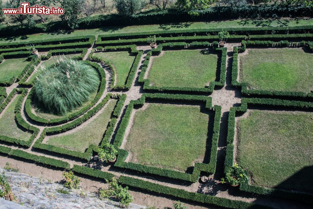 Immagine Veduta aerea dei giardini al castello di Brolio, provincia di Siena (Toscana).
