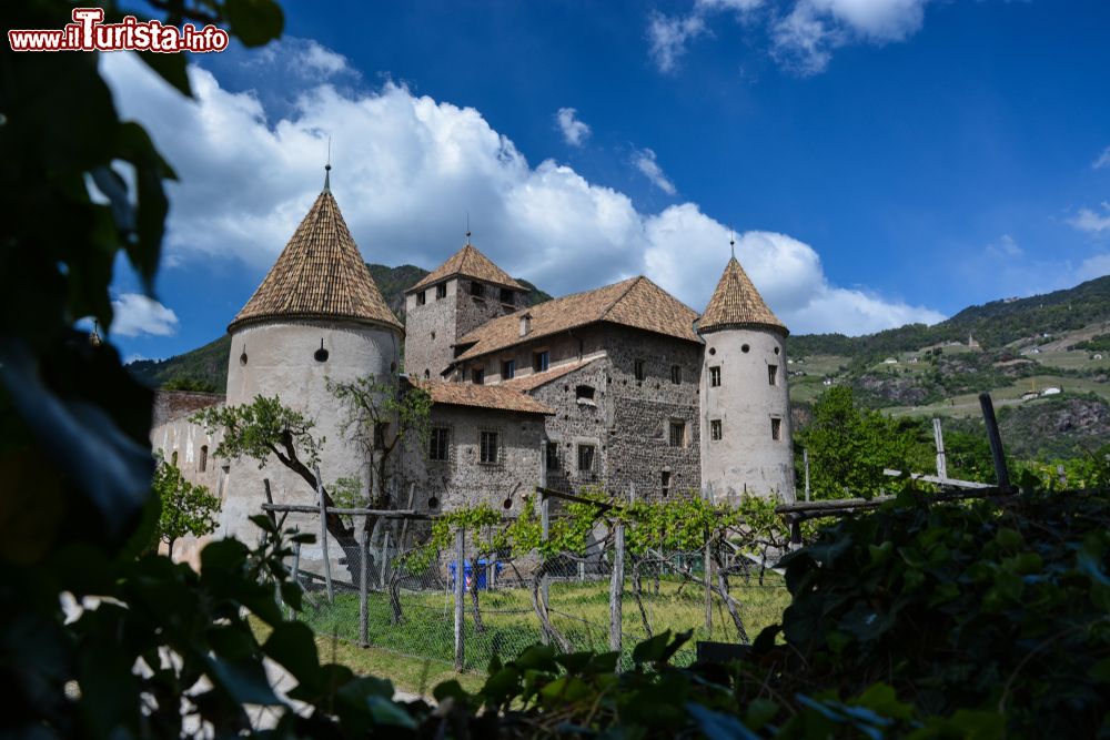 Immagine Un angolo medievale del centro di Bolzano: Castel Mareccio uno dei manieri dell'Alto Adige