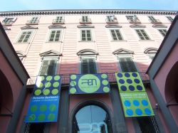 Il Palazzo delle Arti a Napoli: il PAN ospita mostre d'arte e rassegne culturali. Si trova nel Palazzo Carafa di Roccella - © Johnnyrotten, Wikipedia