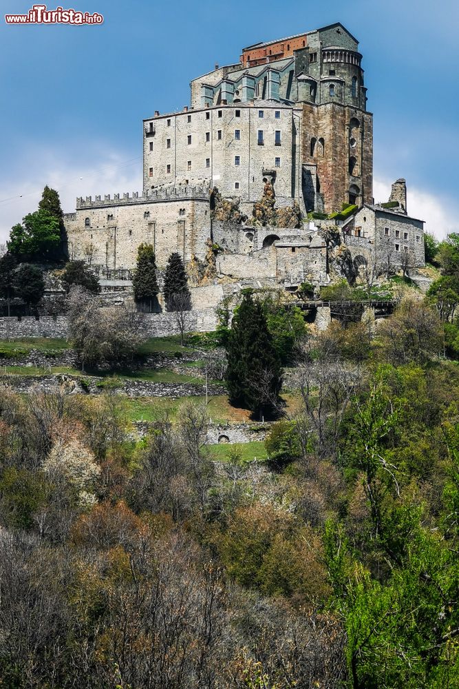 Immagine Austera, esoterica ed imponente, la Sacra di San Michele in provincia di Torino