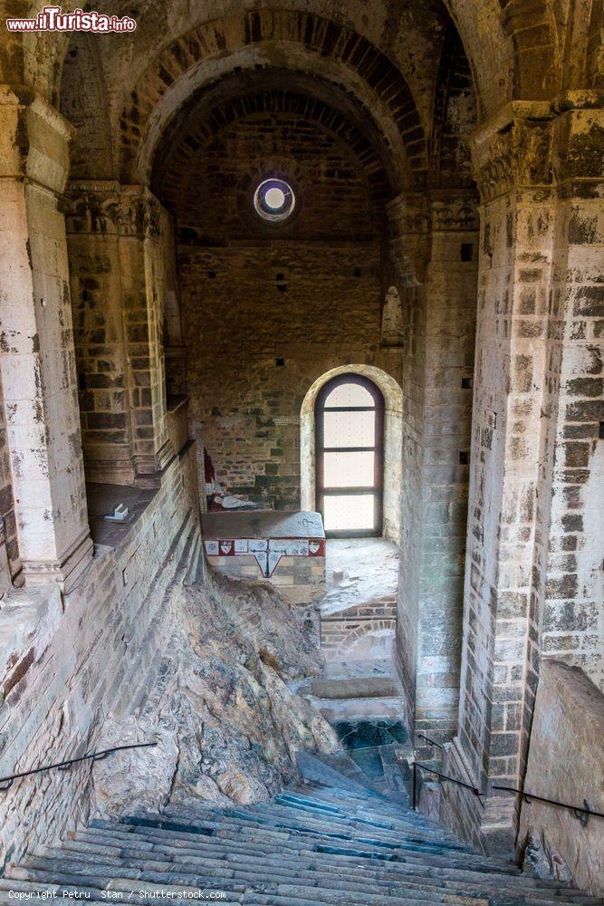 Immagine Interno dell'Abbazia della Sacra di San Michele sulle Alpi ad ovest di Torino. - © Petru Stan / Shutterstock.com