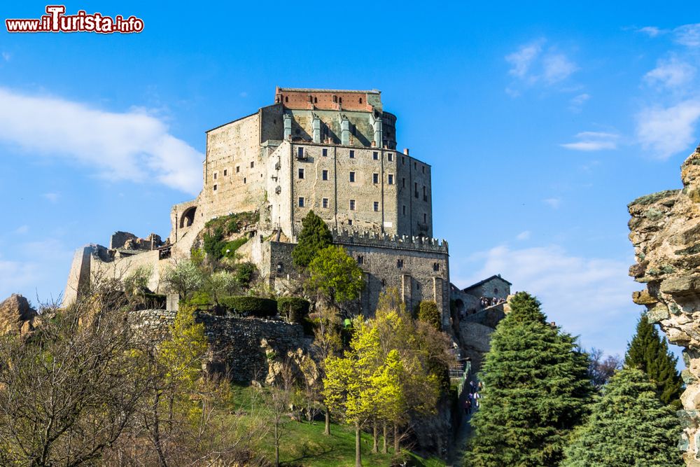 Immagine La Sacra di San Michele uno dei luoghi sacri più importanti del Piemonte, ad ovest di Torino