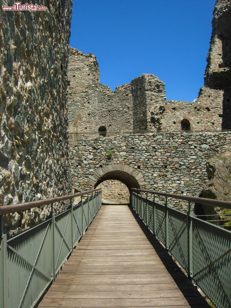 Immagine La visita alla mura e fortificazioni della Sacra di San Michele, Piemonte