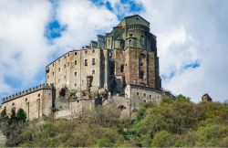 Il complesso medievale della Sagra di San Michele, monumento storico e culturale del Piemonte