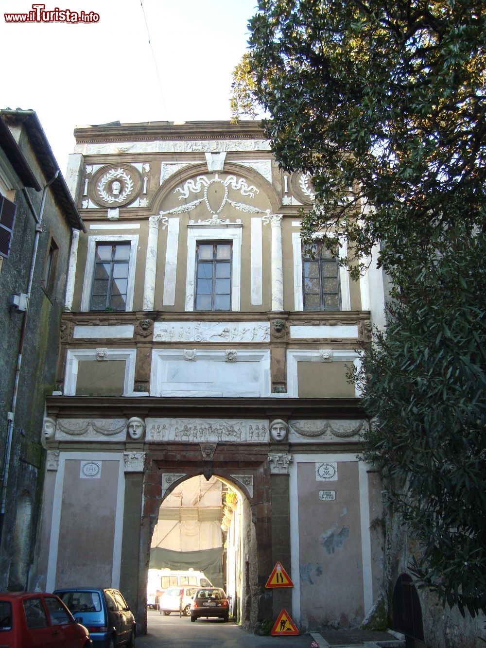 Immagine La porta della cittadina di Zagarolo fa parte del complesso - © Palazzo Rospigliosi - CC BY-SA 3.0, Wikipedia