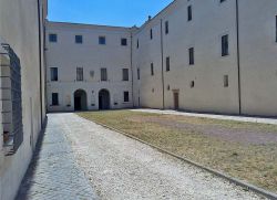 La Coorte interna di Palazzo Rospigliosi a Zagarolo nel Lazio