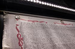 Il diario di Clelia Marchi su tessuto, uno dei pezzi rari del Piccolo Museo del Diario - © Luigi Burroni. / Piccolo Museo del Diario