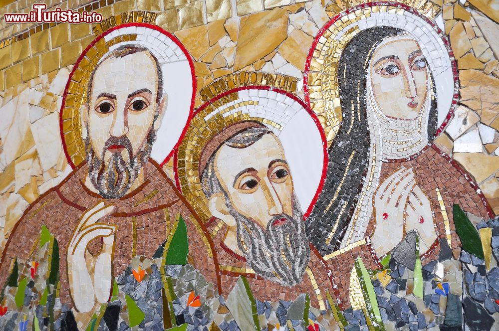 Immagine Un dettaglio delle decorazioni all'interno del Santuario di San Pio, San Giovanni Rotondo