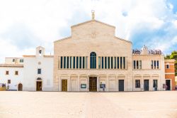 Il Santuario di Santa Maria delle Grazie a San Giovanni Rotondo in Puglia, la Chiesa Grande e la Chiesa Antica.