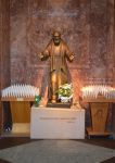 La Statua di Padre Pio dentro alla CHiesa di Santa Maria delle Grazie a San Giovanni Rotondo - © czech wanderer / Shutterstock.com