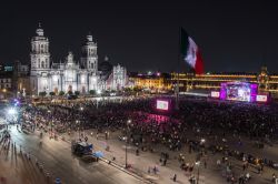 I festeggiamenti del Giorno dell'Indipendenza del Messico sulla piazza centrale, lo Zócalo, il cuore della capitale - © Marianna Ianovska / Shutterstock.com