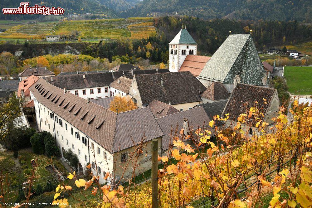 Immagine Panorama autunnale dell'Abbazia di Novacella. Siamo a Varna, non lontano da Bressanone, in Alto Adige - © Dan74 / Shutterstock.com