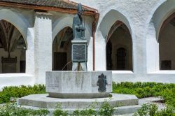 Un chiostro dentro all'Abbazia di Novacella a Varna in Alto Adige