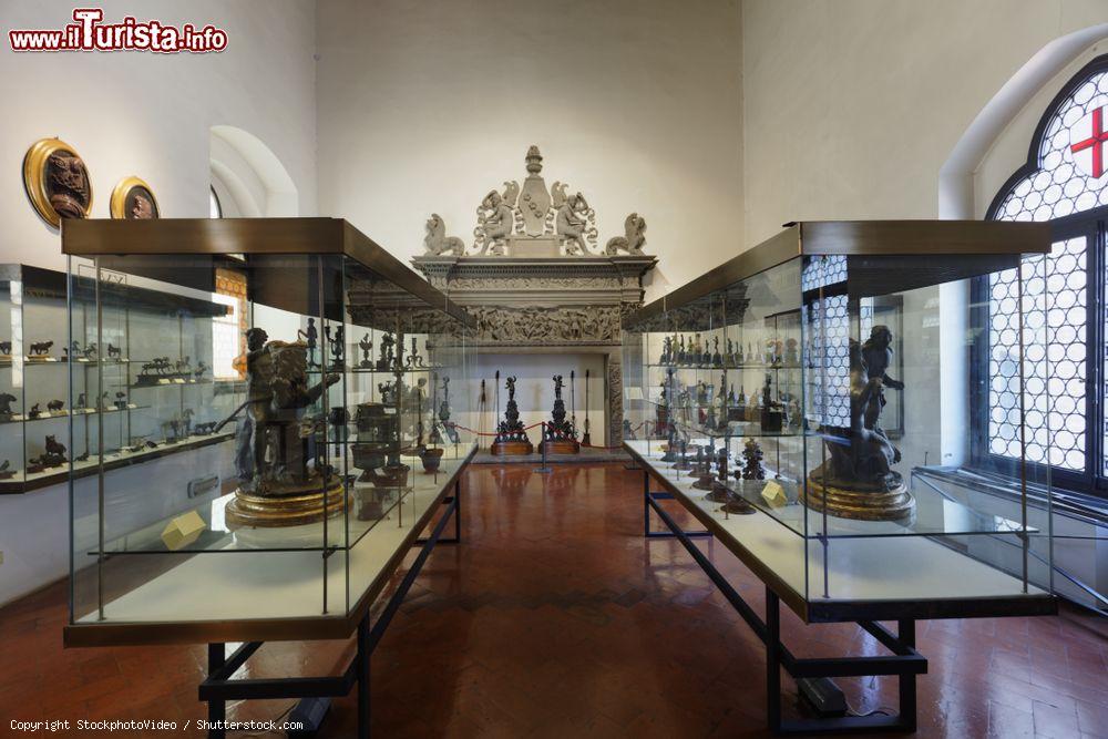 Immagine Opere d'arte nelle teche del Palazzo del Bargello, Firenze, Toscana - © StockphotoVideo / Shutterstock.com