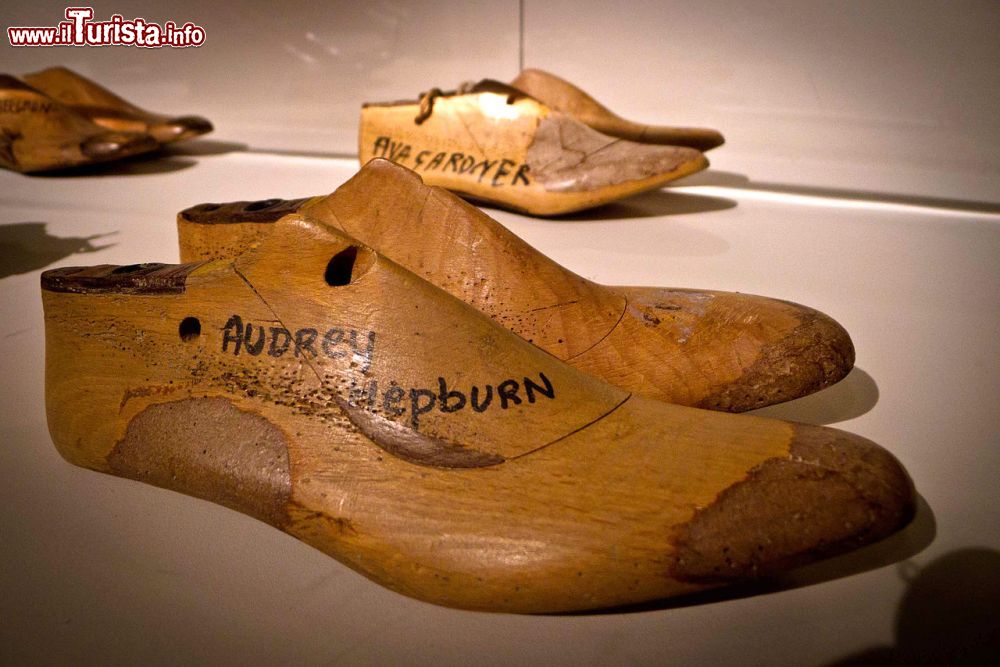 Immagine Forme  per le scarpe di star famose al Museo Ferragamo di Firenze