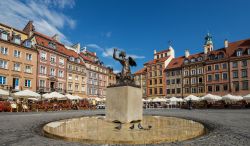 La spettacolare Piazza del Mercato in centro a Varsavia
