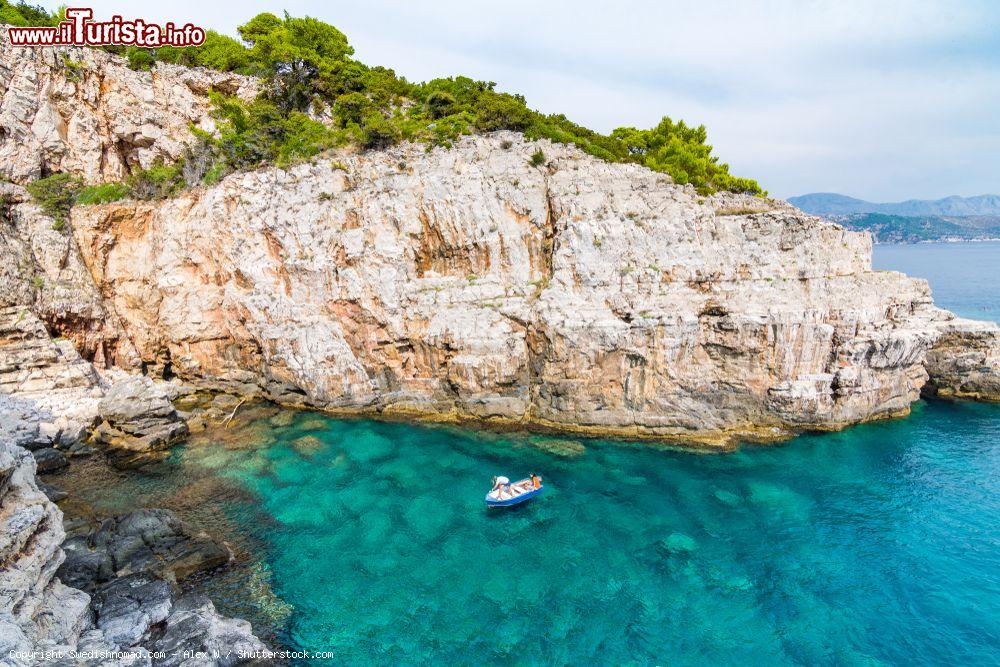 Immagine Il mare limpido di Lokrum, la piccola isola al largo di Dubrovnic in Croazia - © Swedishnomad.com - Alex W / Shutterstock.com