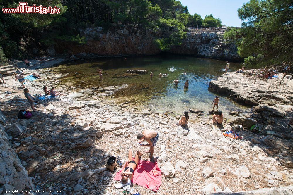 Immagine Mrtvo More la laguna interna di Lokrum, chiamata a anche Mar Morto, a Dubrovnik. - © Pe3k / Shutterstock.com