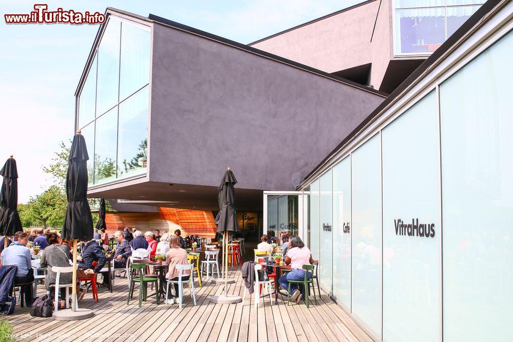 Immagine La caffetteria alla Vitra Haus del Campus Vitra a Weil am Rhein nel sud della Germania  - © laura zamboni / Shutterstock.com