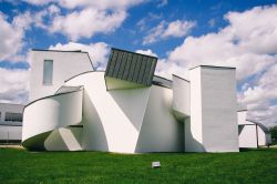 Esterno del Vitra Design Museum disegnato da Frank Gehry, siamo a Weil am Rhein in Germania - © lulu and isabelle / Shutterstock.com