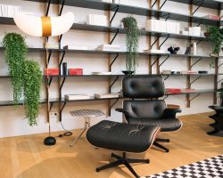 La visita del museo di design della Vitra a Weil am Rhein: alcuni mobili d'ufficio - © Olga Niekrasova / Shutterstock.com