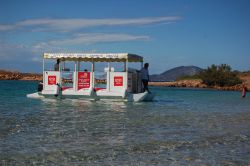 Bar galleggiante sull'isola di Tavolara a Olbia