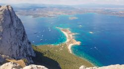 Escursione sulla cima della Tavolara in Sardegna, Punta cannone alta 560 m sul livello del mare e capo Spalmatore di Terra. Siamo nel Comune di Olbia)