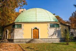 Il planetario di Milano, Lombardia. Si trova nei Giardini Indro Montanelli nei pressi di Porta Venezia - © Eyesonmilan / Shutterstock.com