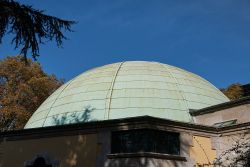 La cupola del planetario Ulrico Hoepli di Milano, Lombardia. E' stato inaugurato nel maggio 1930 su progetto dell'architetto Piero Portaluppi - © simona flamigni / Shutterstock.com ...