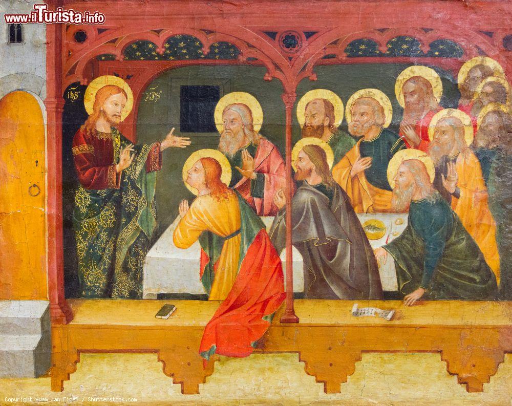 Immagine Dipinto della risurrezione di Cristo con gli apostoli al cenacolo: si trova al castello Visconteo di Pavia (Lombardia) - © Adam Jan Figel / Shutterstock.com