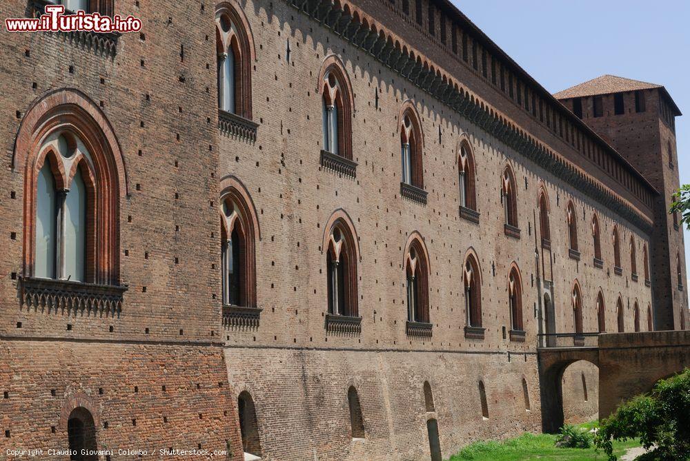 Immagine La facciata del castello Visconteo di Pavia, Lombardia. Dal secondo dopoguerra ospita i musei civici cittadini fra cui spicca quello sul Risorgimento - © Claudio Giovanni Colombo / Shutterstock.com
