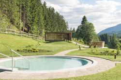 Piscina termale presso lo Sabilimento QC Terme delle Dolomiti a Pozza di Fassa, Trentino