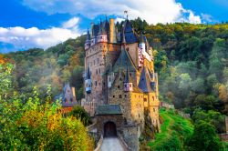 Il Castello di Eltz (Burg Eltz) a Wierschem una delle fortezze più belle in Germania ed Europa