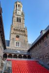 Una gradinata allestita nel cortile del Belfort di Bruges, Fiandre (Belgio) - © Nick Brundle / Shutterstock.com