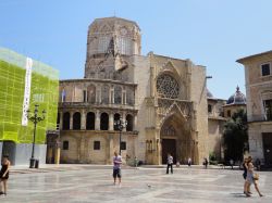 La cattedrale da Plaza de La Virgen