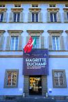 Ingresso di Palazzo Blu in centro a Pisa, durante la recente mostra su Magritte e Duchamp - © EQRoy / Shutterstock.com